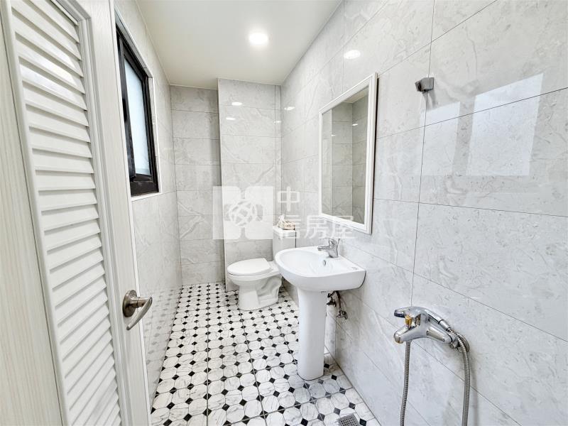 中興商圈吃市透店B房屋室內格局與周邊環境