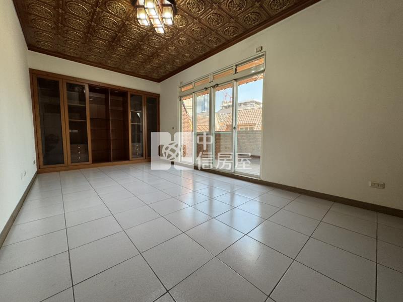 台中七期大地坪邊間豪華別墅房屋室內格局與周邊環境