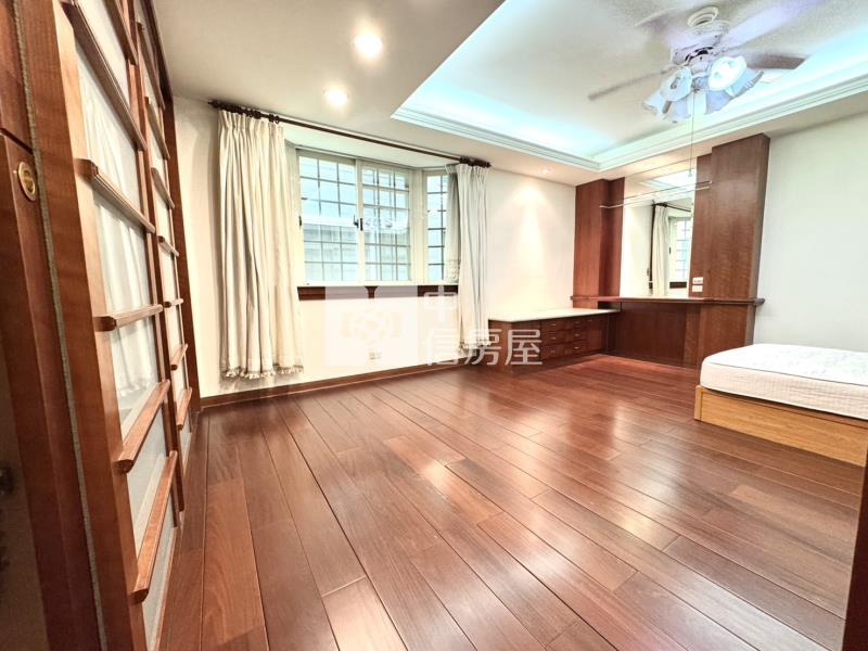 台中七期大地坪邊間豪華別墅房屋室內格局與周邊環境