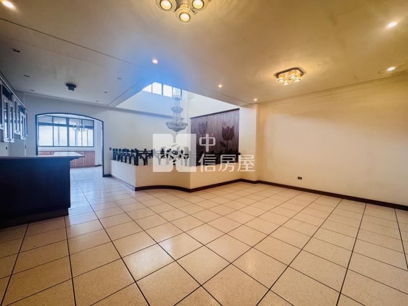 立案首選/屏東市近200坪商業透天房屋室內格局與周邊環境