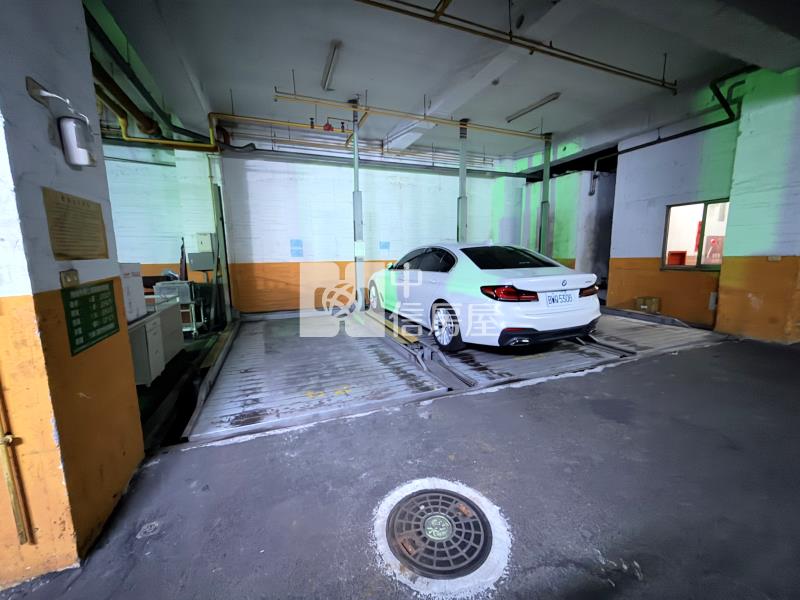 水湳經貿大視界雙車金店面房屋室內格局與周邊環境