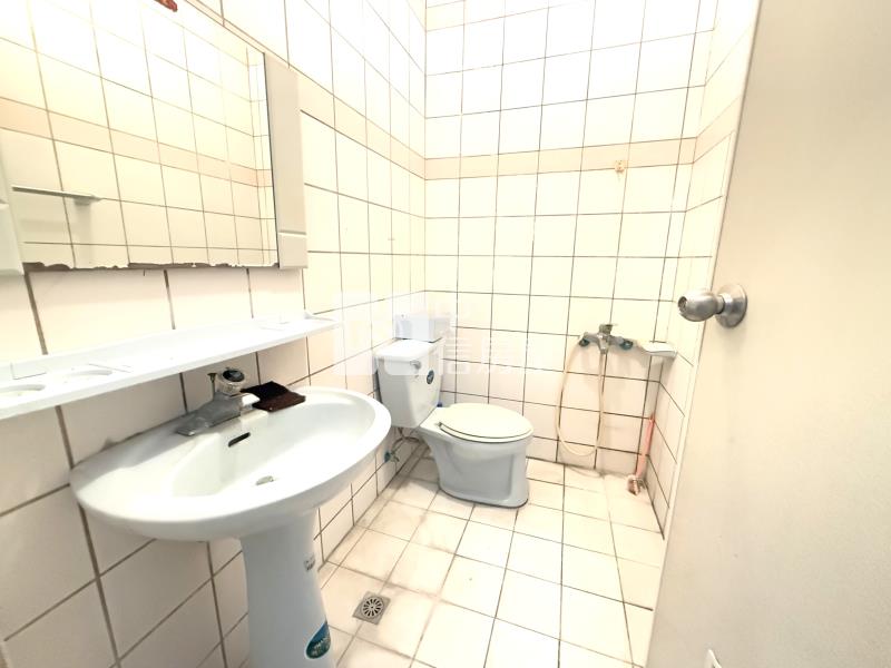 水湳經貿大視界雙車金店面房屋室內格局與周邊環境