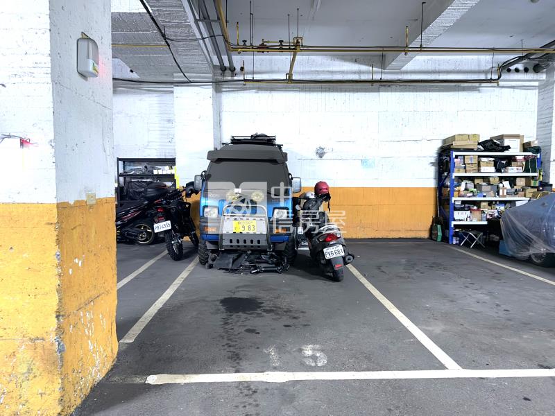 水湳經貿大視界雙車金店面房屋室內格局與周邊環境