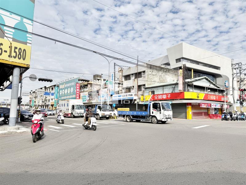 中興商圈吃市透店C房屋室內格局與周邊環境