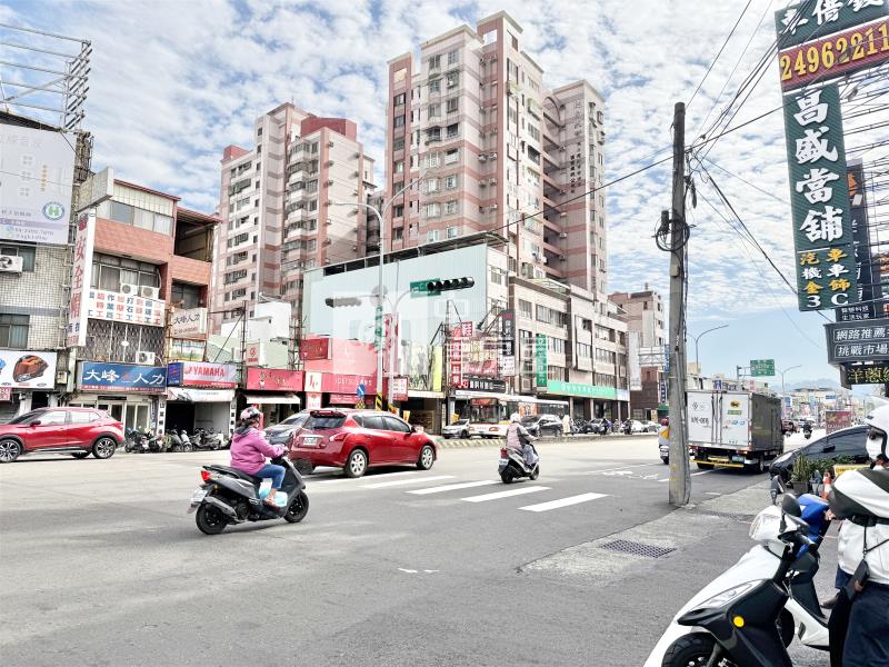 中興商圈吃市透店C房屋室內格局與周邊環境