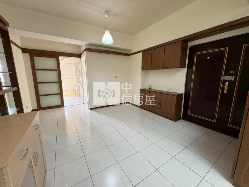 黎明商圈大三房附車位房屋室內格局與周邊環境