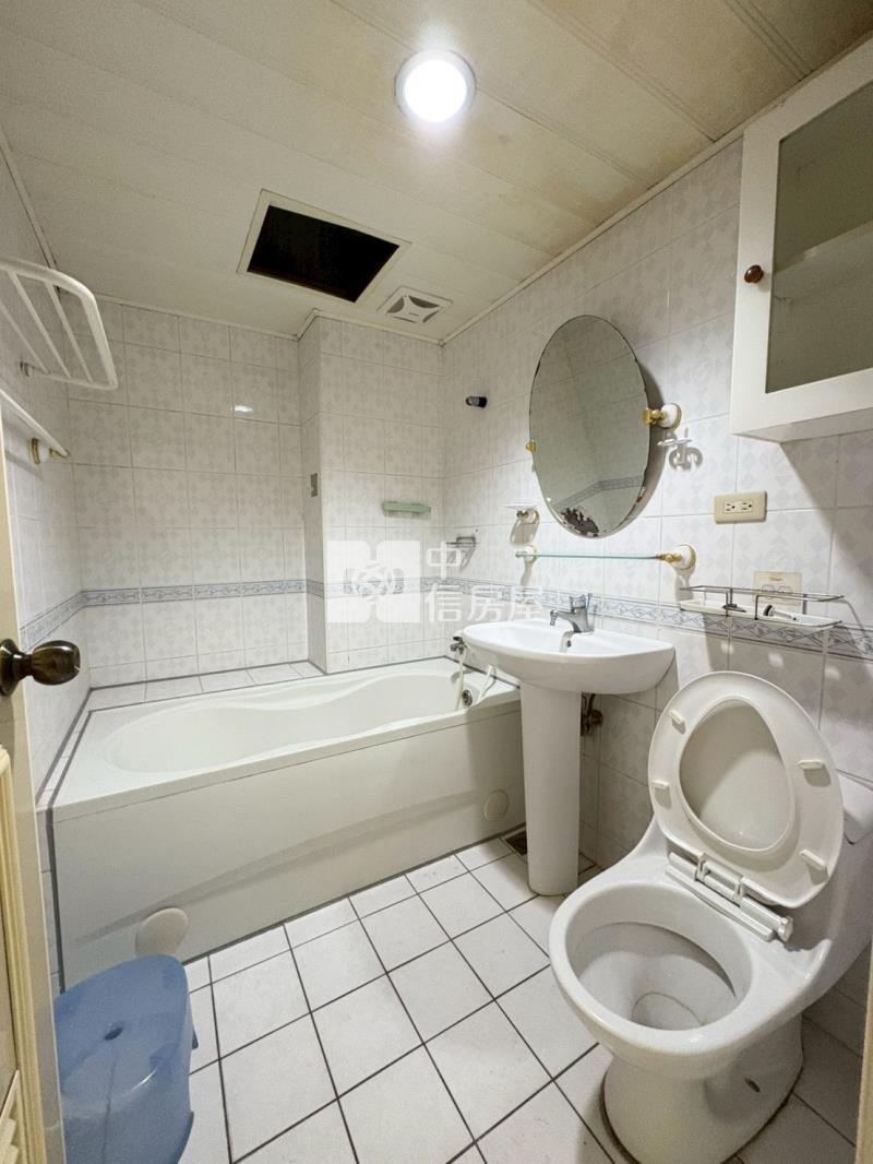 黎明商圈大三房附車位房屋室內格局與周邊環境