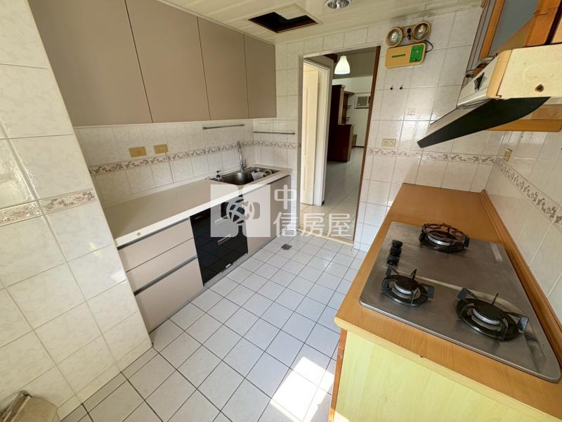 黎明商圈大三房附車位房屋室內格局與周邊環境