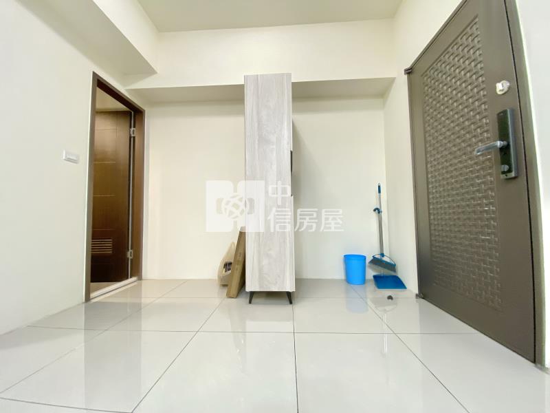 三井Outlet捷運藍線全新屋況大兩房大平車雙陽 台房屋室內格局與周邊環境