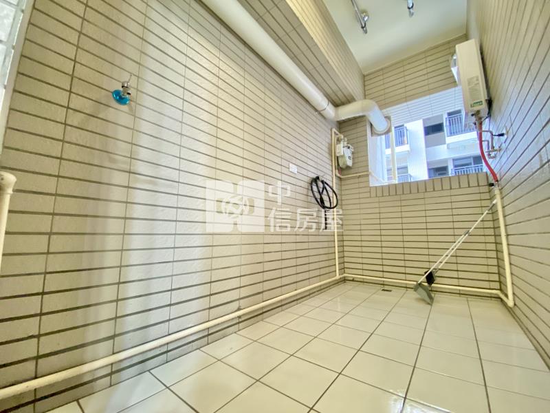 三井Outlet捷運藍線全新屋況大兩房大平車雙陽 台房屋室內格局與周邊環境