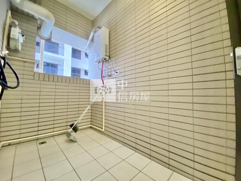 三井Outlet捷運藍線全新屋況大兩房大平車雙陽 台房屋室內格局與周邊環境