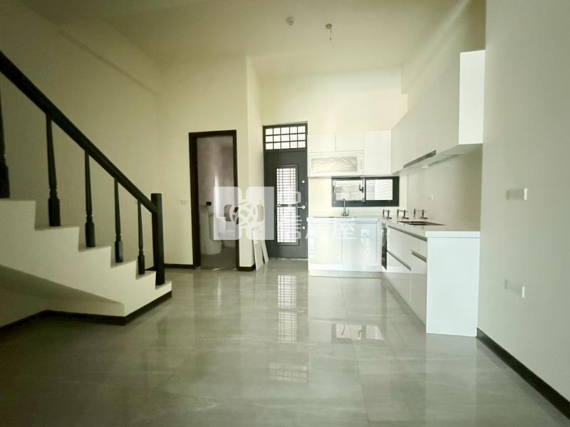 草屯全新4套電梯別墅A房屋室內格局與周邊環境