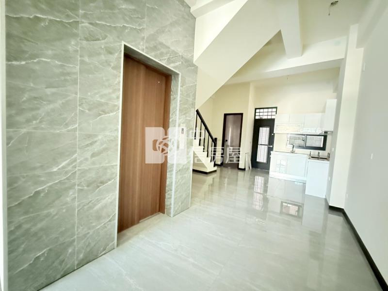 草屯全新4套電梯別墅C房屋室內格局與周邊環境