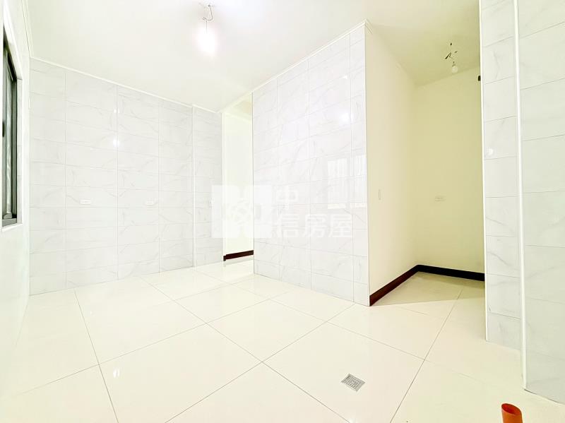 太平東區臨路車庫電梯別墅房屋室內格局與周邊環境