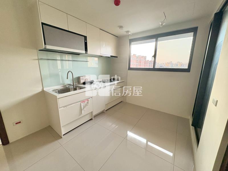 (上和苑)挑戰市區最低價~國圖館兩房車位無限視野房屋室內格局與周邊環境