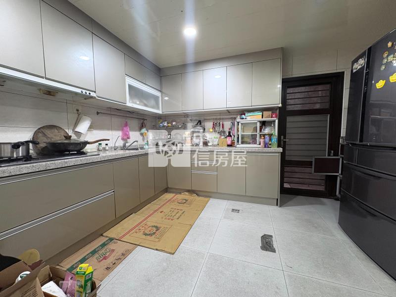 近未來體育園區大地坪透店房屋室內格局與周邊環境