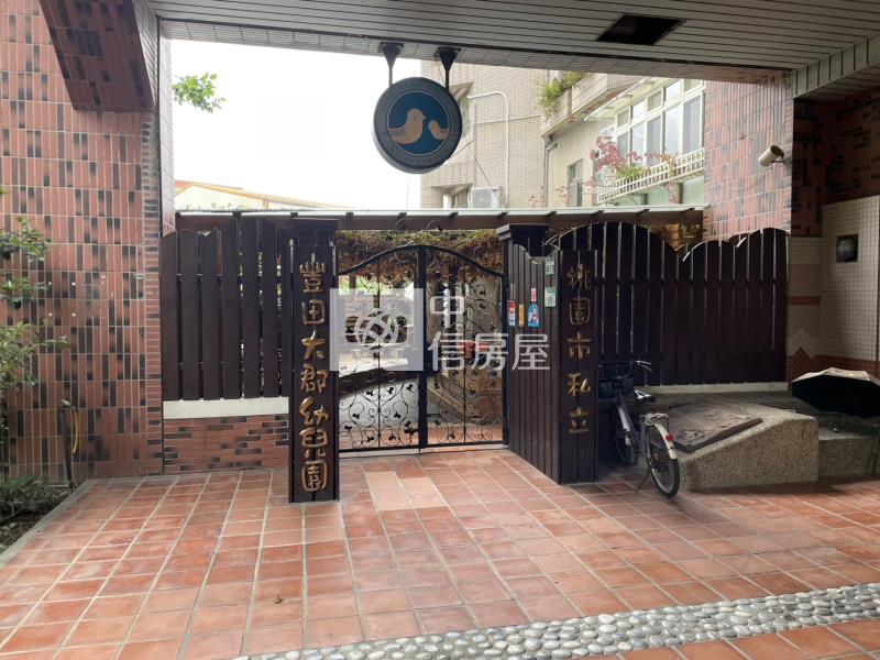 近藝文特區1+1房2衛標準樓中樓房屋室內格局與周邊環境