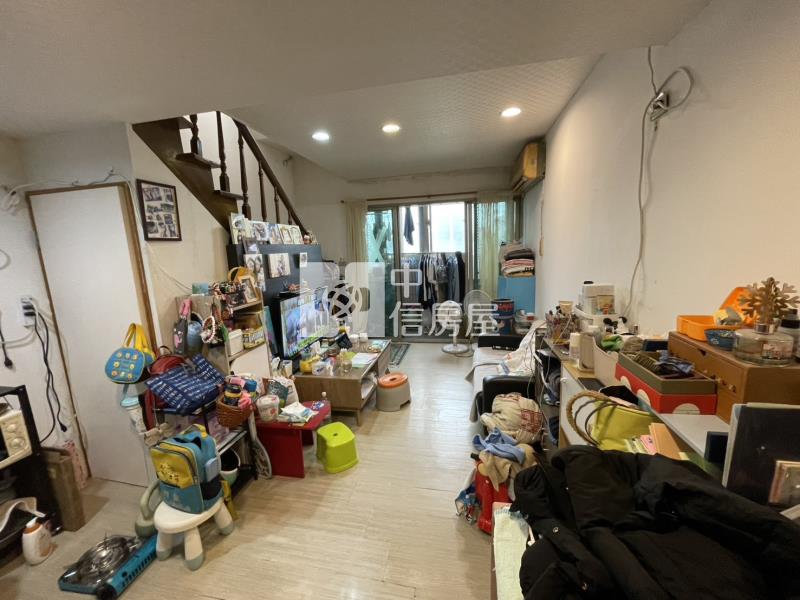 近藝文特區1+1房2衛標準樓中樓房屋室內格局與周邊環境