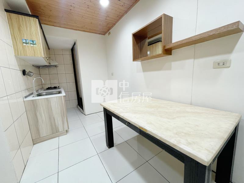 大里軟體園區臨路邊間騎樓停店住合一樓店房屋室內格局與周邊環境