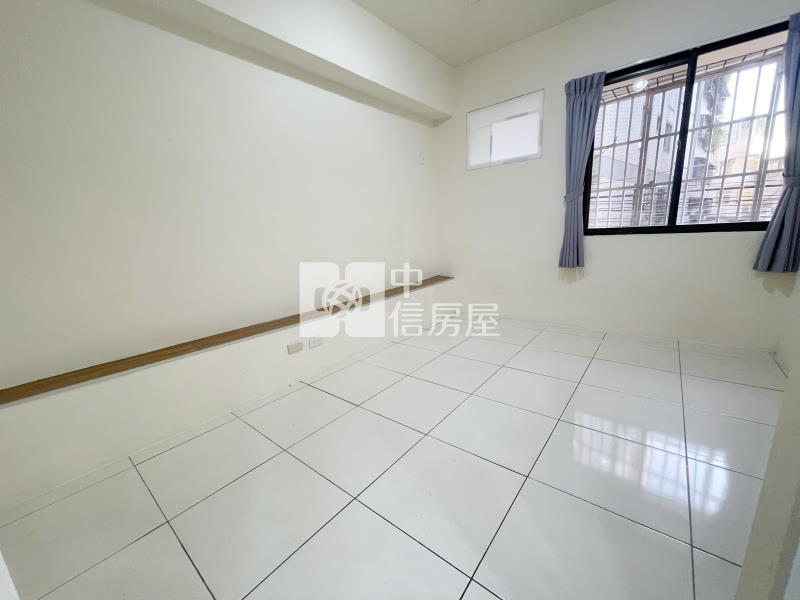 大里軟體園區臨路邊間騎樓停店住合一樓店房屋室內格局與周邊環境