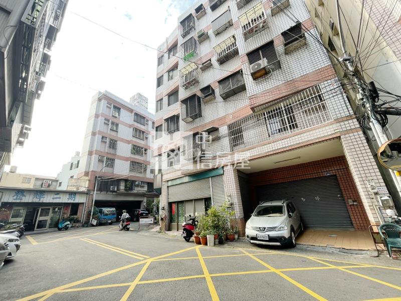 大里軟體園區臨路邊間騎樓停店住合一樓店房屋室內格局與周邊環境