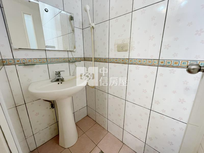 大里軟體園區臨路1+2樓店住合一樓店房屋室內格局與周邊環境