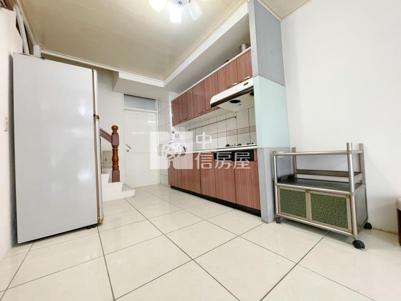 大里軟體園區臨路1+2樓店住合一樓店房屋室內格局與周邊環境