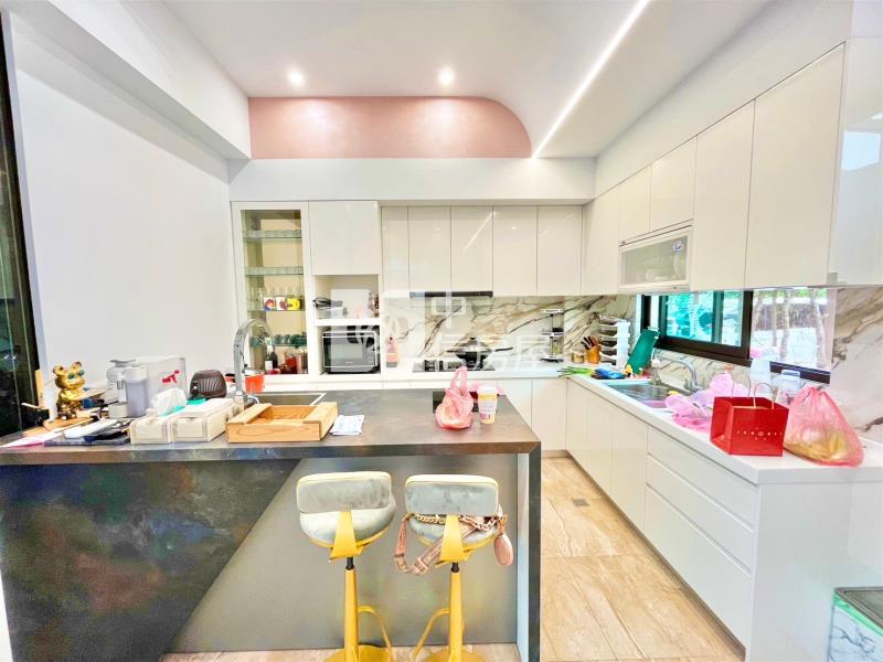 日出印象千萬裝潢邊間豪墅(專任)房屋室內格局與周邊環境