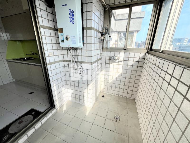 愛的世界高樓三房車位房屋室內格局與周邊環境