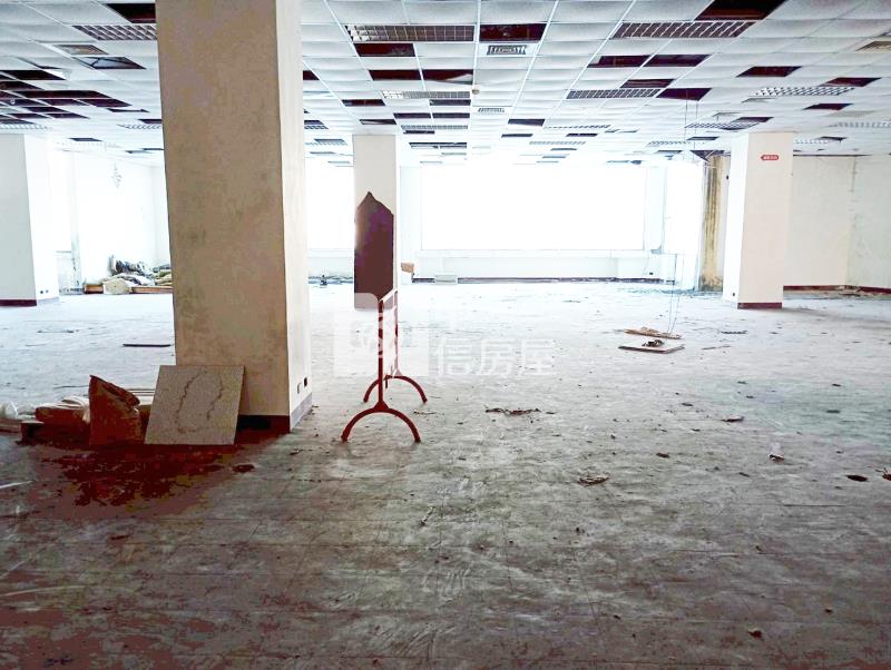 苗栗縣府低價商業大樓二整層房屋室內格局與周邊環境