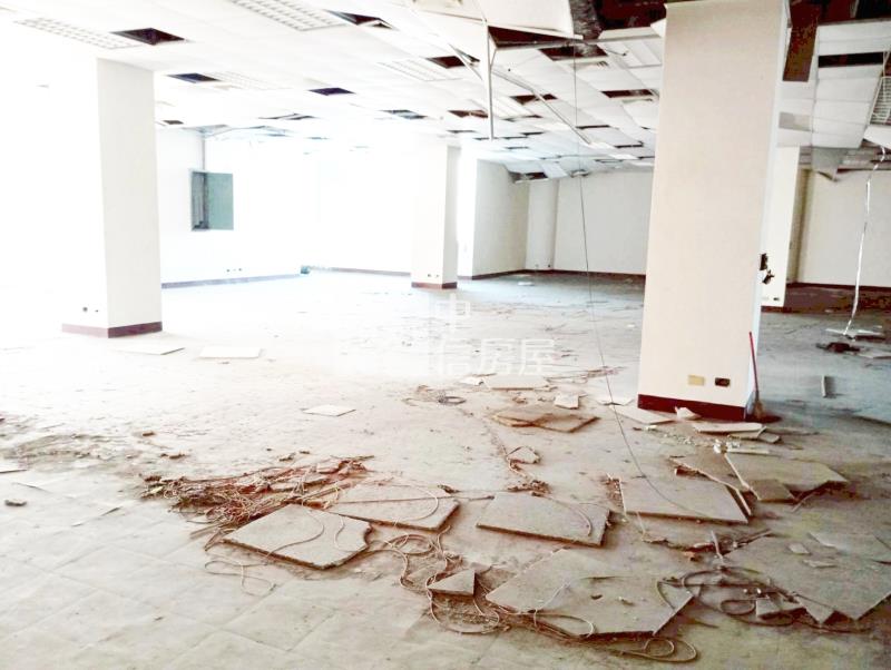 苗栗縣府低價商業大樓二整層房屋室內格局與周邊環境