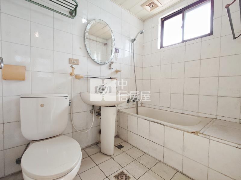 溫莎堡三房平車房屋室內格局與周邊環境