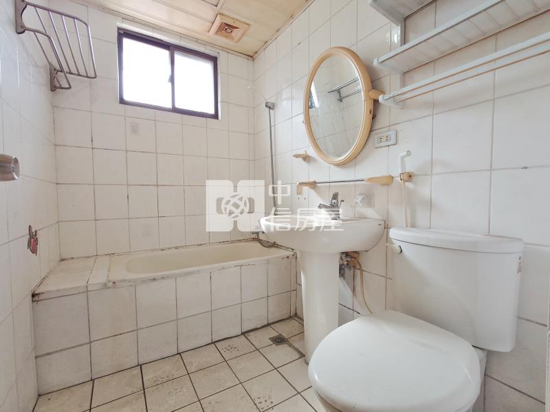 溫莎堡三房平車房屋室內格局與周邊環境