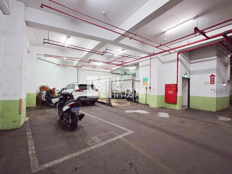 溫莎堡三房平車房屋室內格局與周邊環境