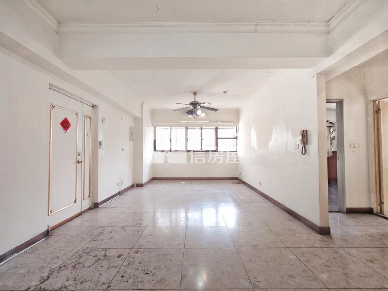 溫莎堡三房平車房屋室內格局與周邊環境