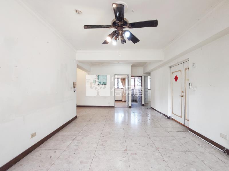 溫莎堡三房平車房屋室內格局與周邊環境