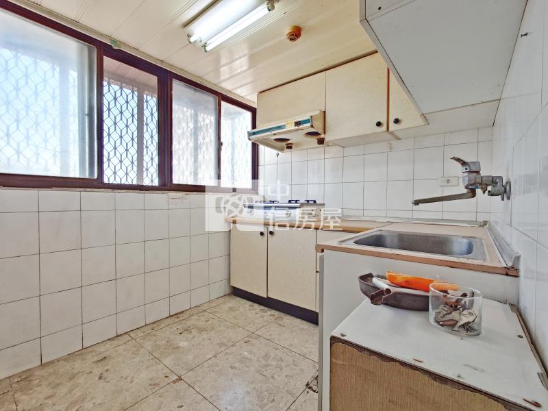 溫莎堡三房平車房屋室內格局與周邊環境