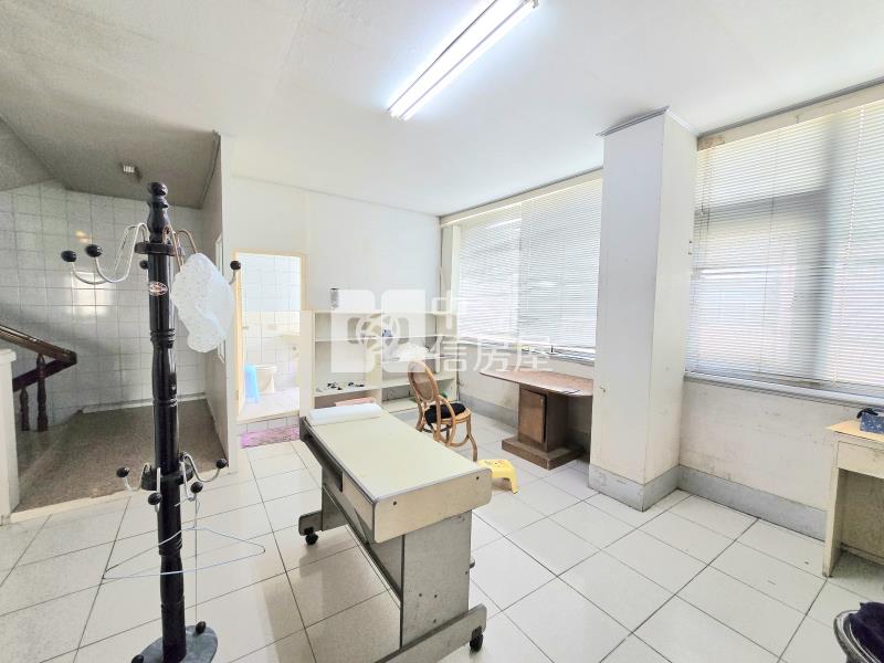 沙鹿大地坪角間透店房屋室內格局與周邊環境