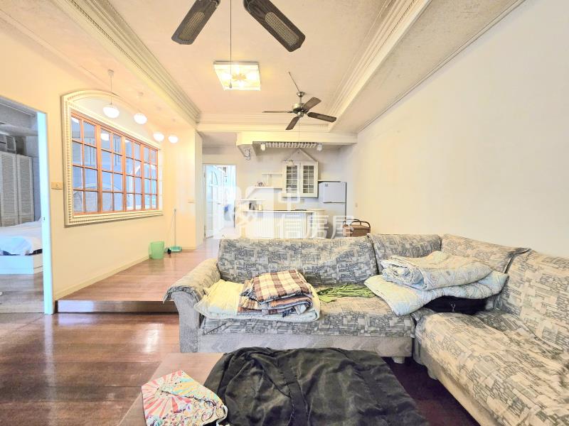 沙鹿大地坪角間透店房屋室內格局與周邊環境