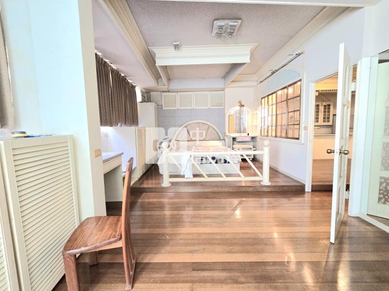 沙鹿大地坪角間透店房屋室內格局與周邊環境