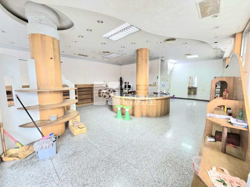 沙鹿大地坪角間透店房屋室內格局與周邊環境