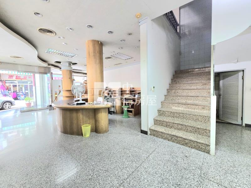 沙鹿大地坪角間透店房屋室內格局與周邊環境