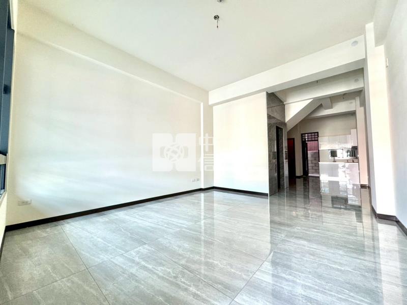 草屯南開大學臨路全新電梯別墅B房屋室內格局與周邊環境