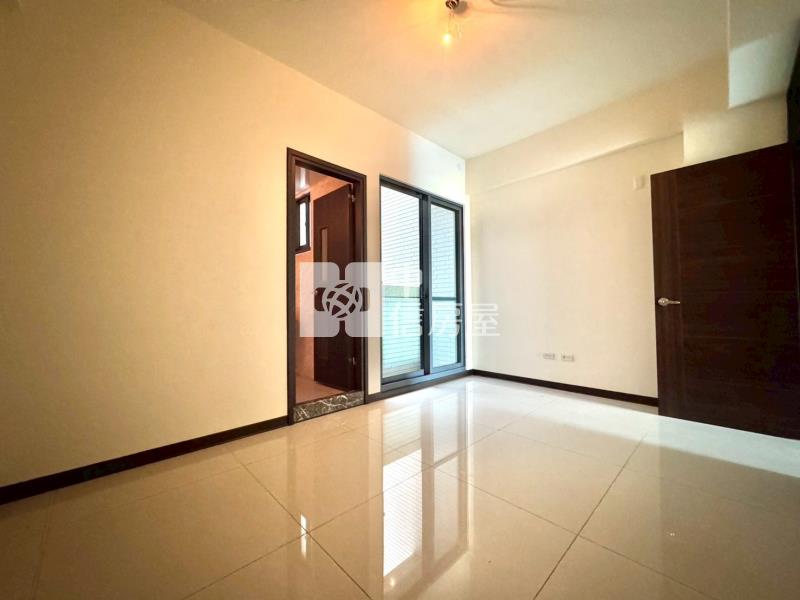 草屯南開大學臨路全新電梯別墅B房屋室內格局與周邊環境