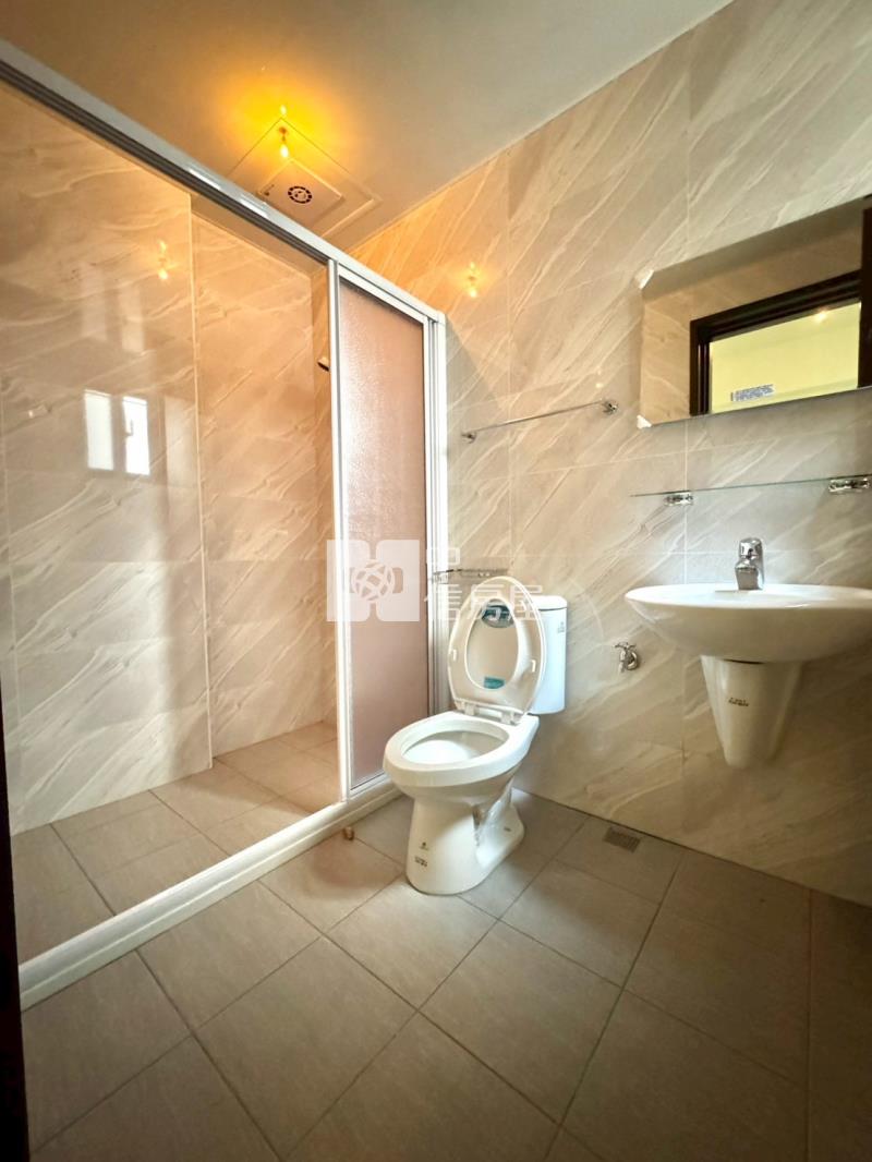 草屯南開大學臨路全新電梯別墅C房屋室內格局與周邊環境