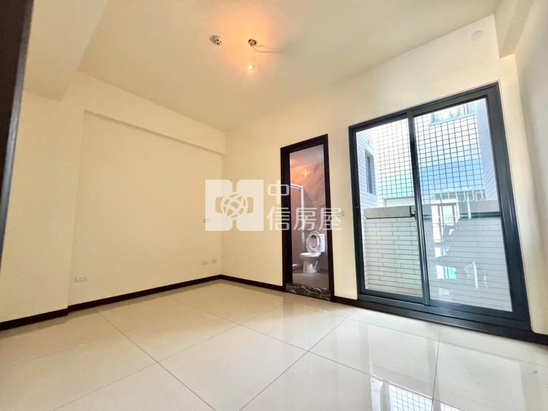 草屯南開大學臨路全新電梯別墅D房屋室內格局與周邊環境