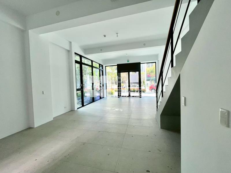 鉅虹映一灣綠透店平車房屋室內格局與周邊環境