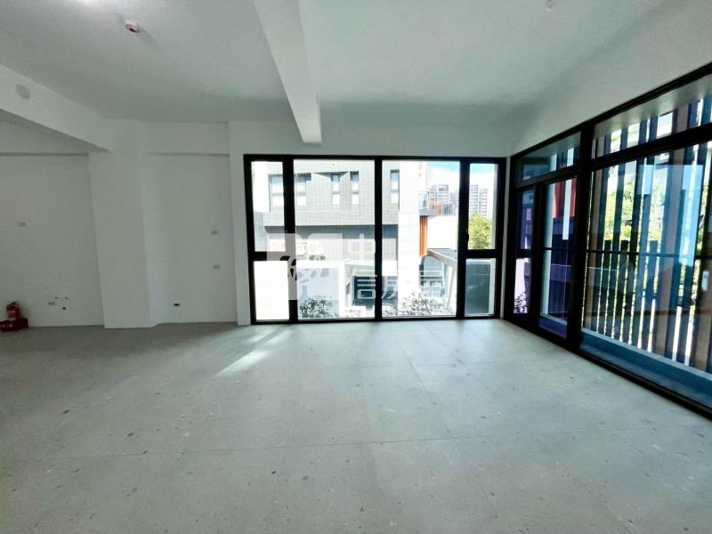 鉅虹映一灣綠透店平車房屋室內格局與周邊環境