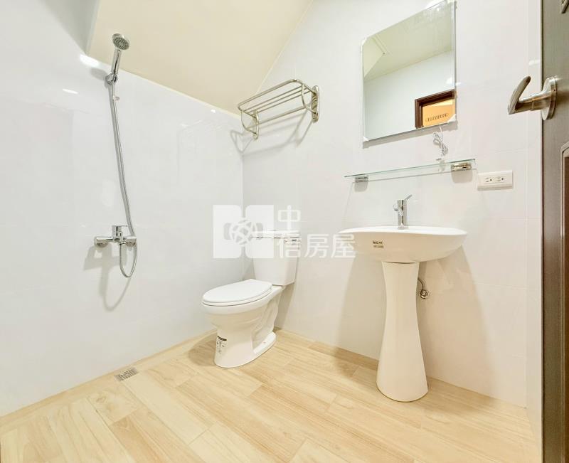 北太平臨路孝親日系車庫透天房屋室內格局與周邊環境