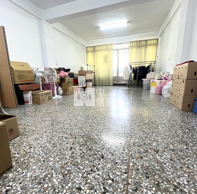 正30米中清路熱鬧四樓透店房屋室內格局與周邊環境